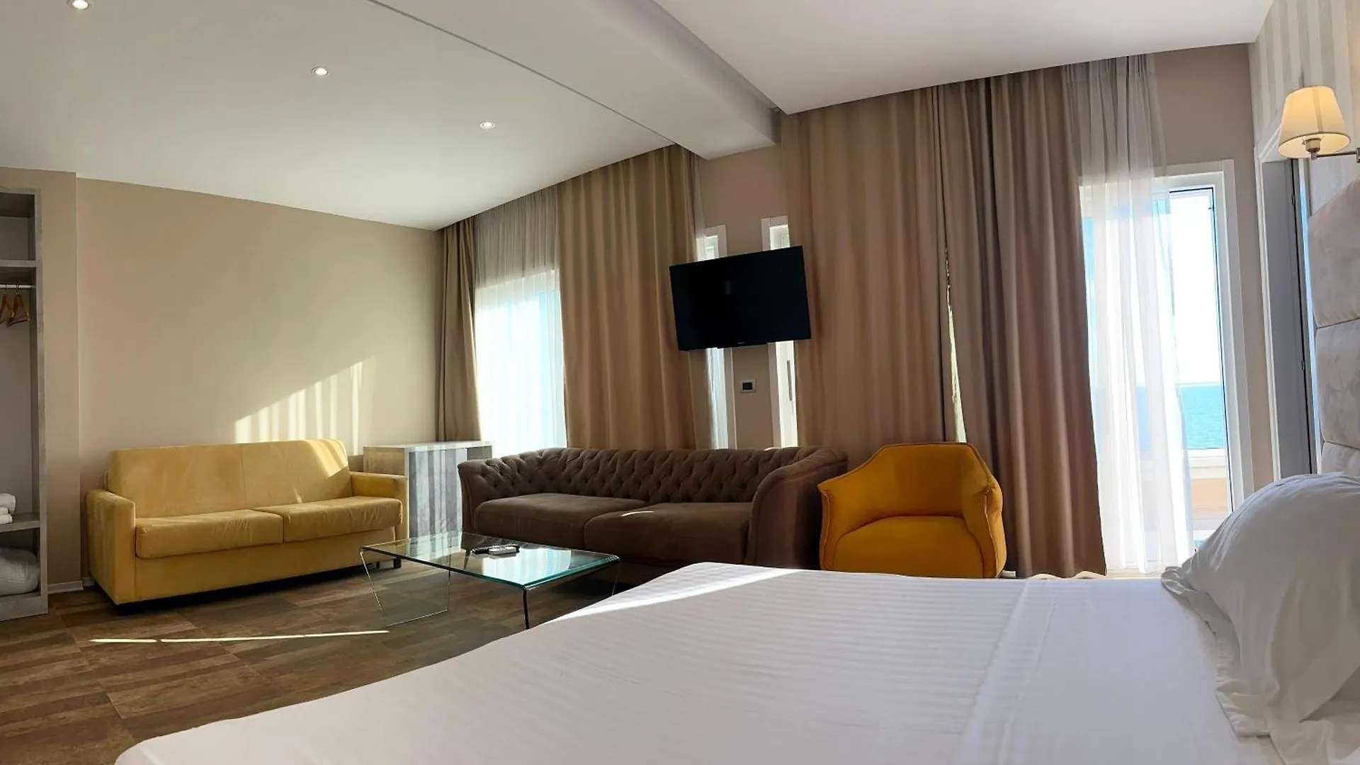 Hotel Blue Marine Shkallnur