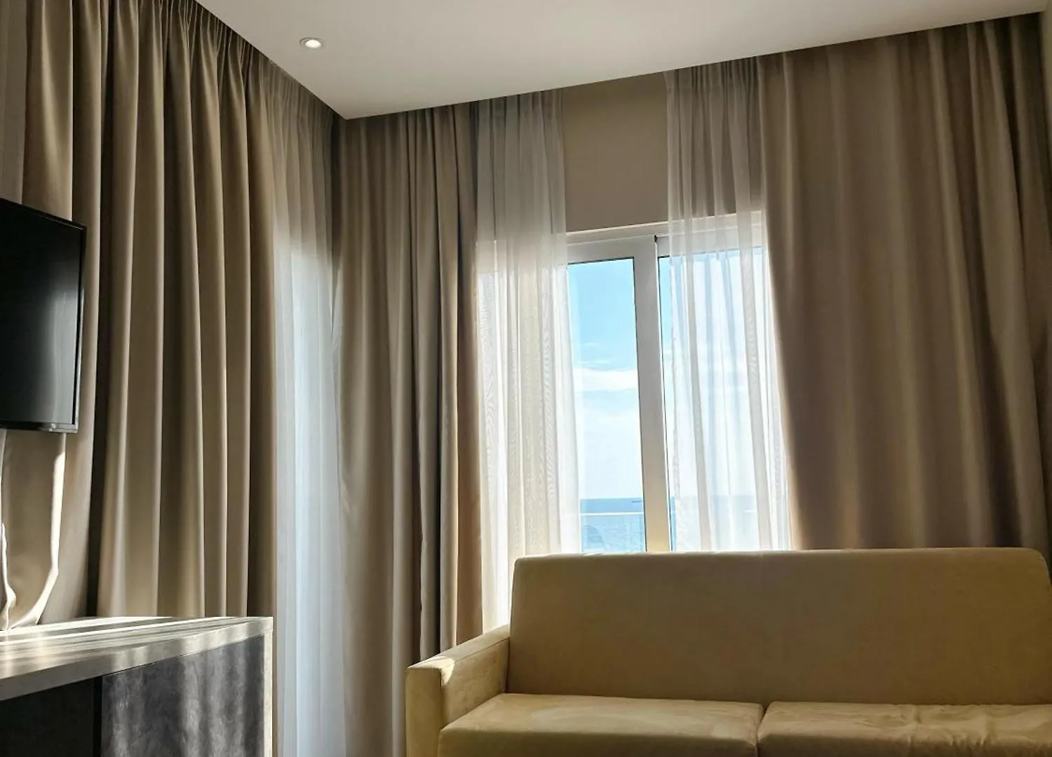 Hotel Blue Marine Shkallnur