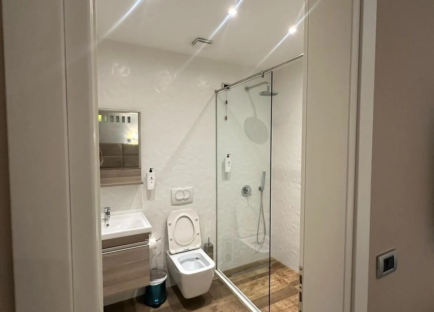 ****  Hotel Blue Marine Shkallnur Albania